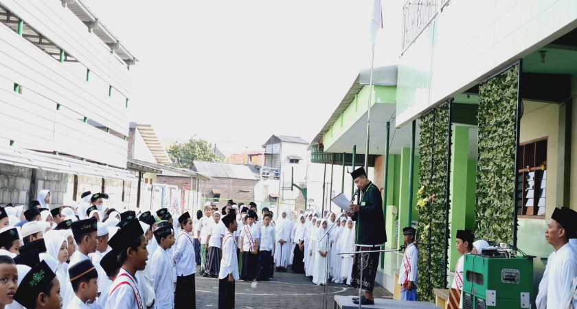 MINU Waru II Gelar Apel Peringatan Hari Santri Nasional 2025