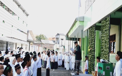 MINU Waru II Gelar Apel Peringatan Hari Santri Nasional 2025